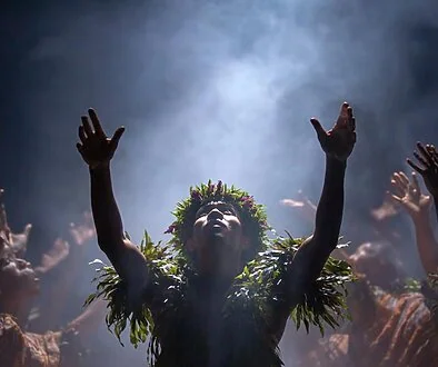 ハワイのフラ界を築いた女性たち｜「フラの神様」と呼ばれた伝説のクムたち