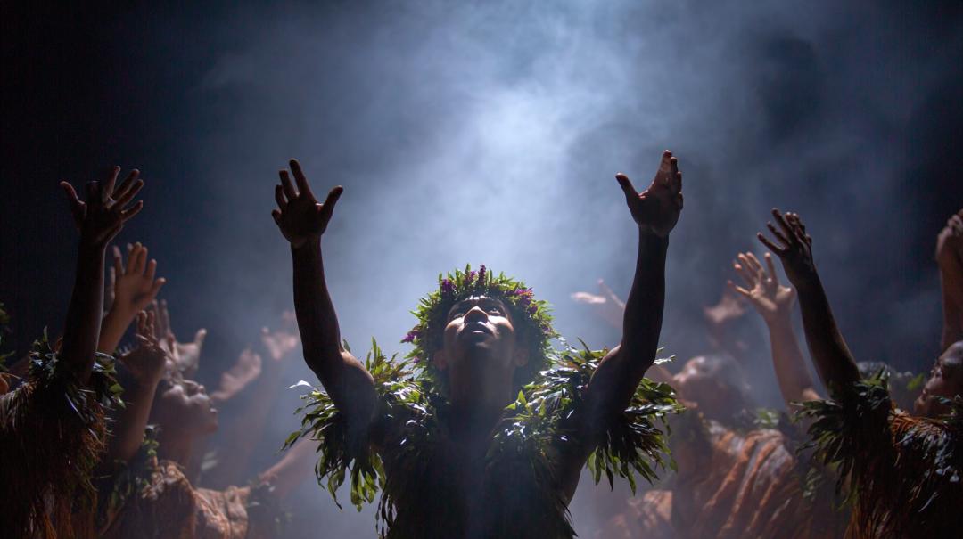 slug weaving-prayer-in-hula-oli-and-mana